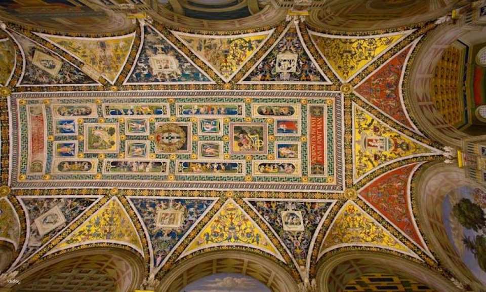 Opa Si Pass: access to Siena Cathedral complex