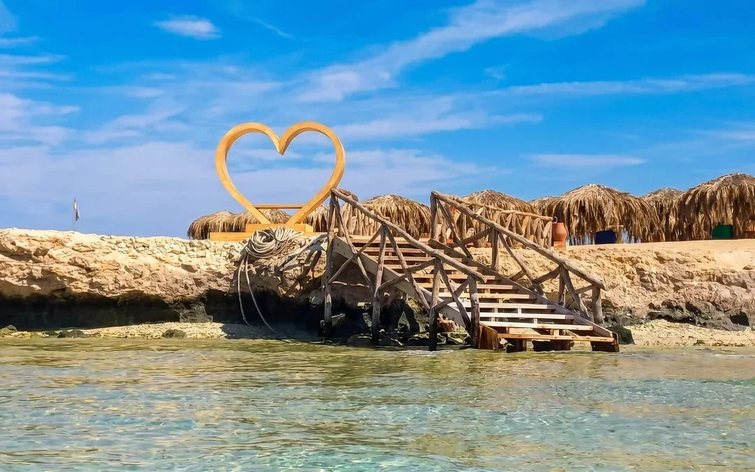 Orange Bay & Magawish Island: Speedboat with Snorkeling, Lunch & Transfers Image 10