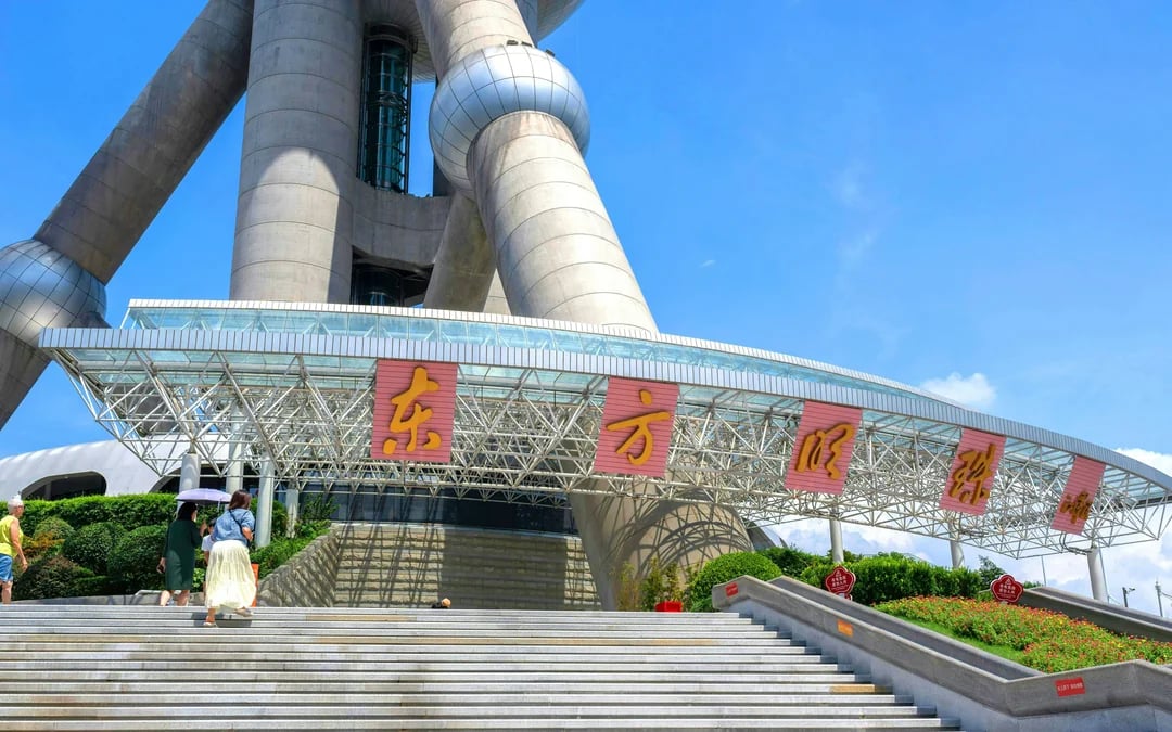 Oriental Pearl Tower Tickets with Huangpu River Cruise and City Sightseeing Tour Bus Image 9