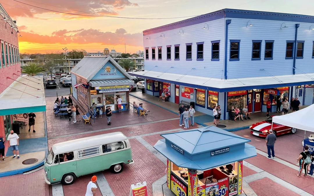 Orlando: Old Town Ferris Wheel Ticket & Meal Voucher Image 2