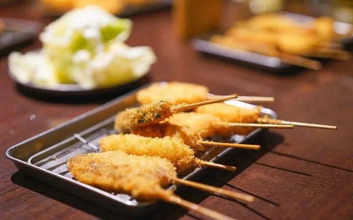 Osaka Bar Hopping Night Walking Tour in Namba (3 bars, 6 tas Image 7