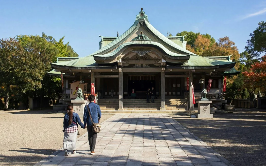 Osaka Castle 3 hours Historical Walking Tour Image 2