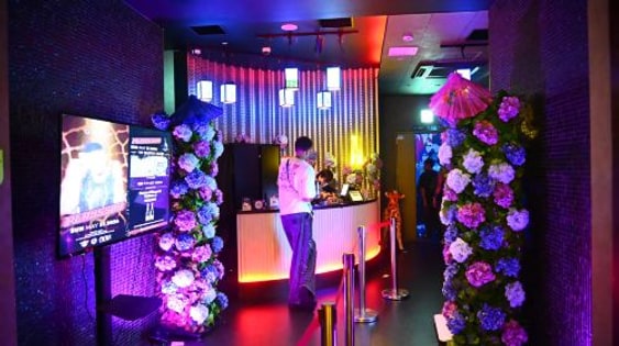 Osaka Dotonbori Night Tour – GIRAFFE NIGHTCLUB Admission Ticket