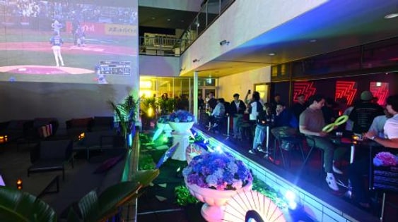 Osaka Dotonbori Night Tour – GIRAFFE NIGHTCLUB Admission Ticket