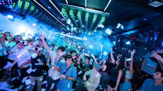Osaka Dotonbori Night Tour – GIRAFFE NIGHTCLUB Admission Ticket