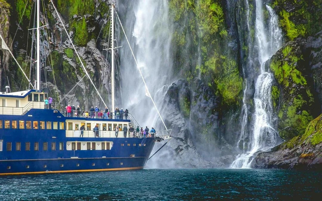 Overnight Milford Sound Cruise with Dinner & Activities Image 9