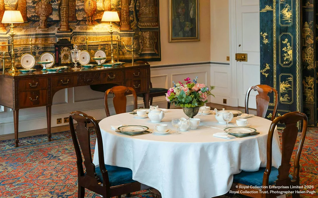 Palace of Holyroodhouse Entry Tickets & Private Guided Tour of Queen Elizabeth II Private Apartments Image 4