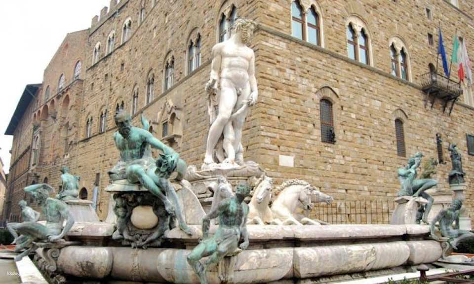 Palazzo Vecchio secret passages tour with lunch or gelato tasting