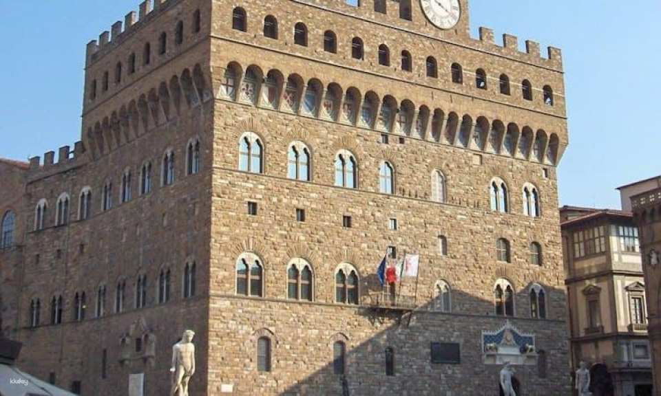 Palazzo Vecchio secret passages tour with lunch or gelato tasting