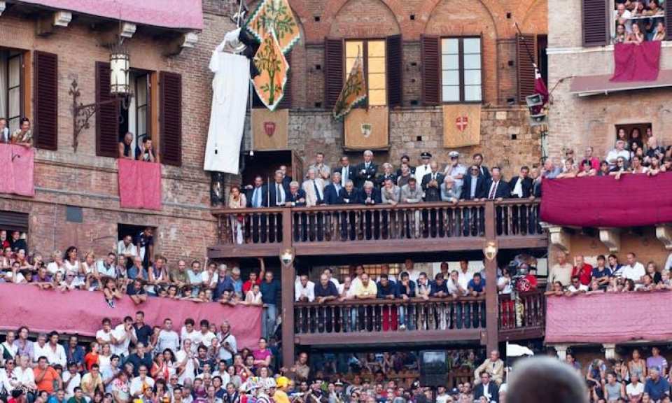 Palio of Siena day trip with dinner and drinks from Florence