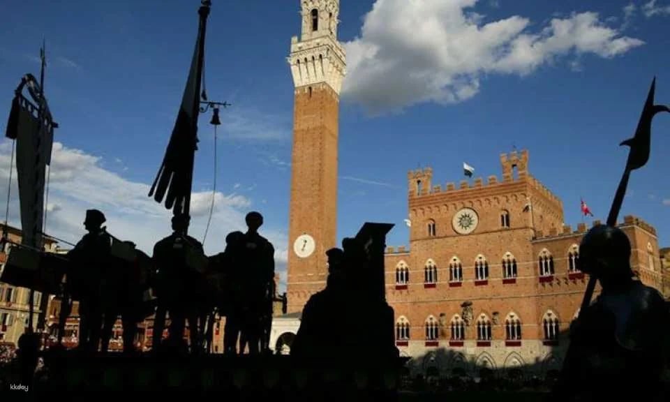 Palio of Siena day trip with dinner and drinks from Florence