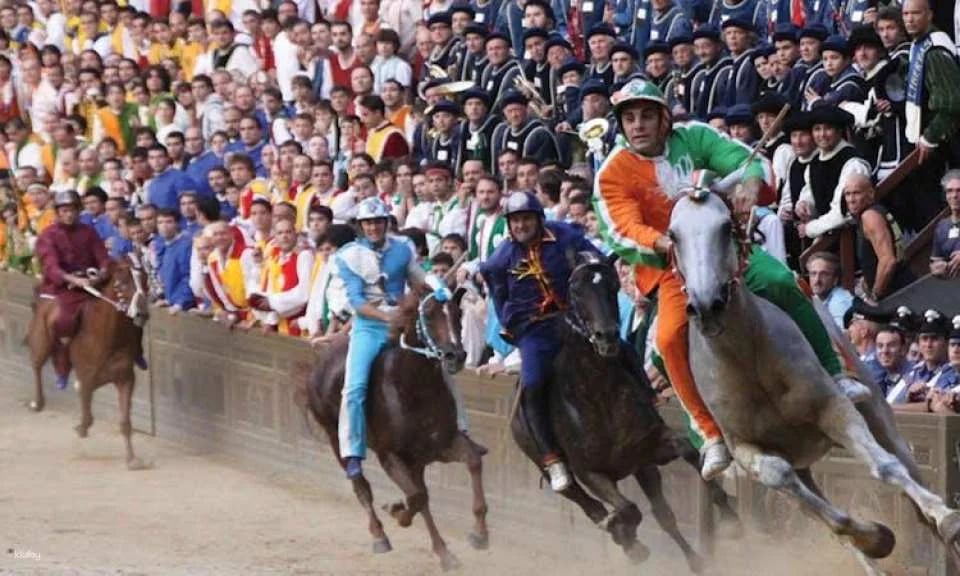 Palio of Siena day trip with dinner and drinks from Florence