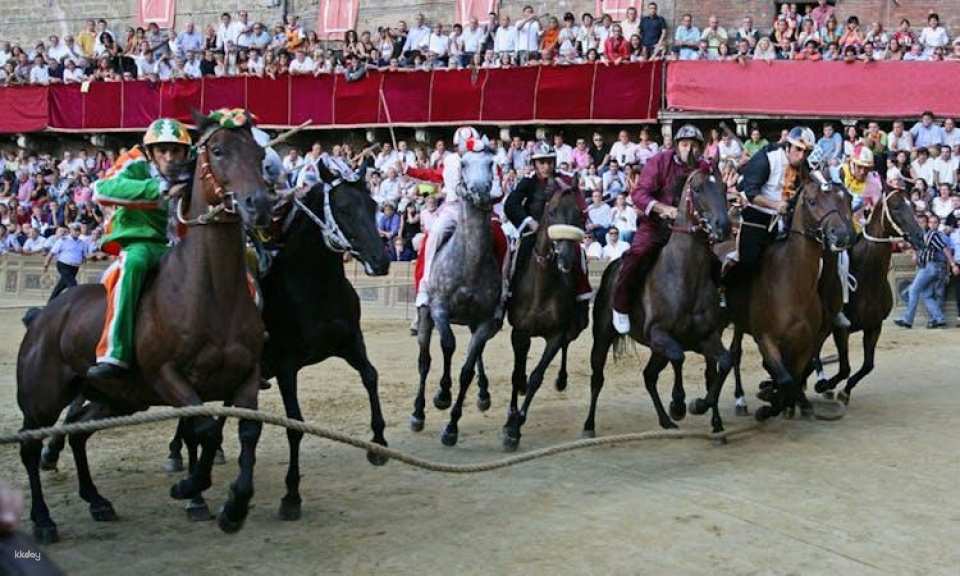 Palio of Siena day trip with dinner and drinks from Florence