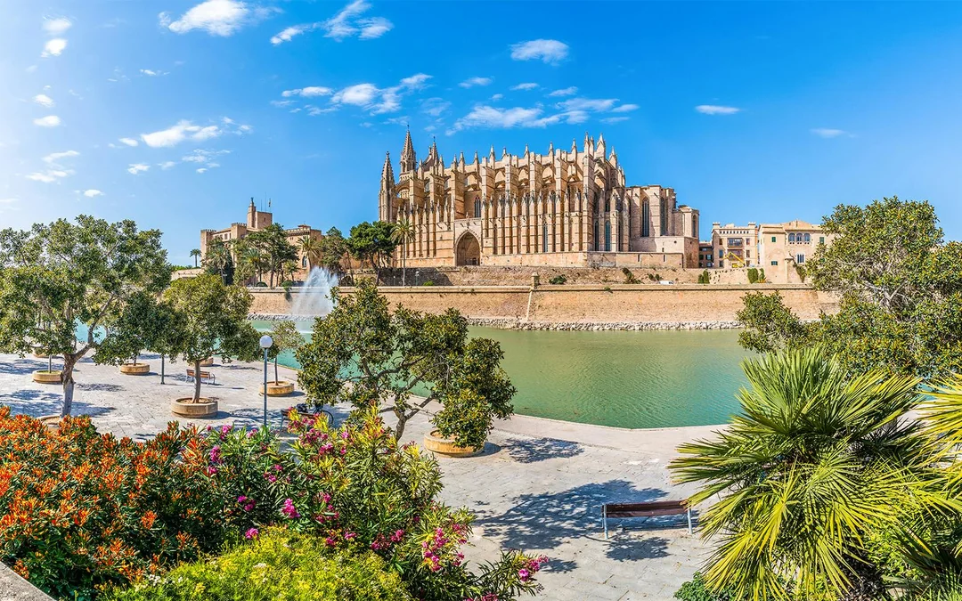 Palma Cathedral & Old Town Guided Tour Image 2