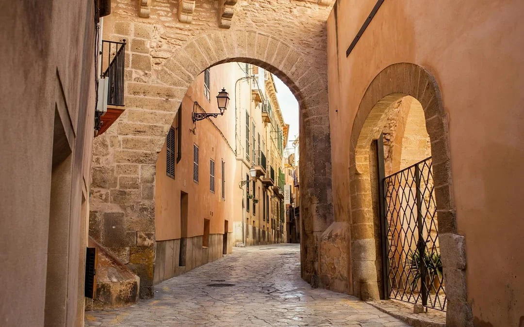 Palma Cathedral & Old Town Guided Tour Image 11