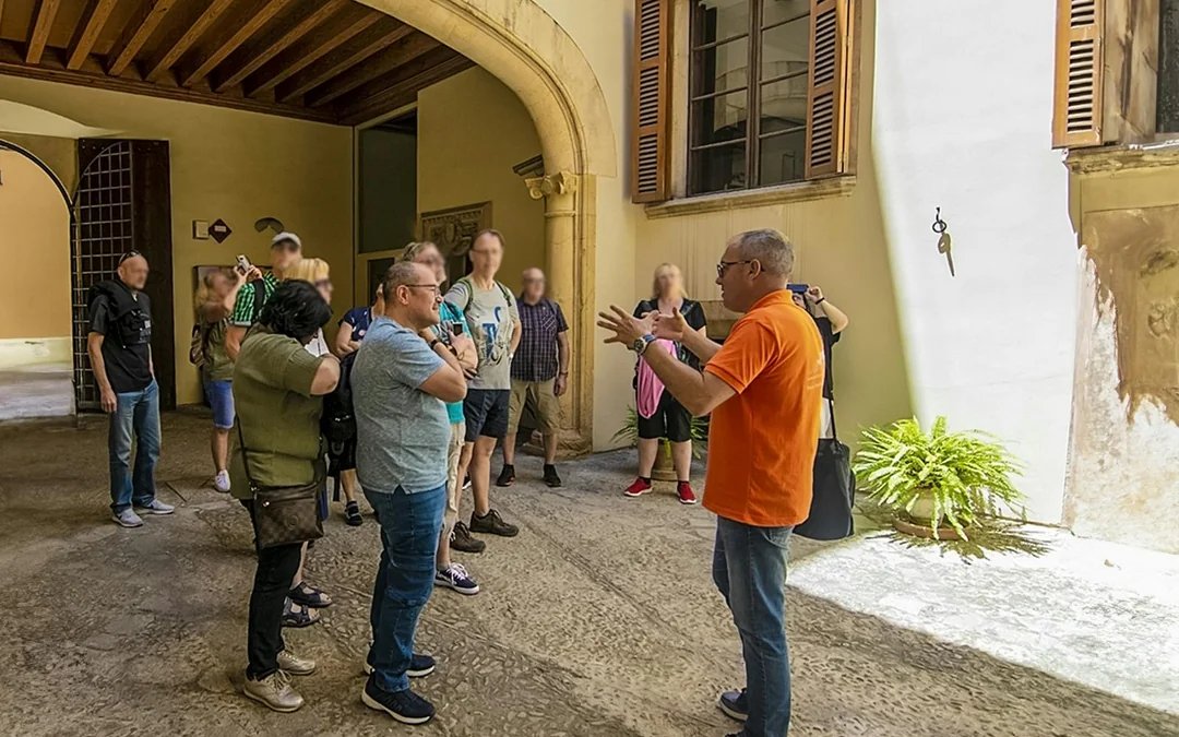 Palma Cathedral & Old Town Guided Tour Image 4