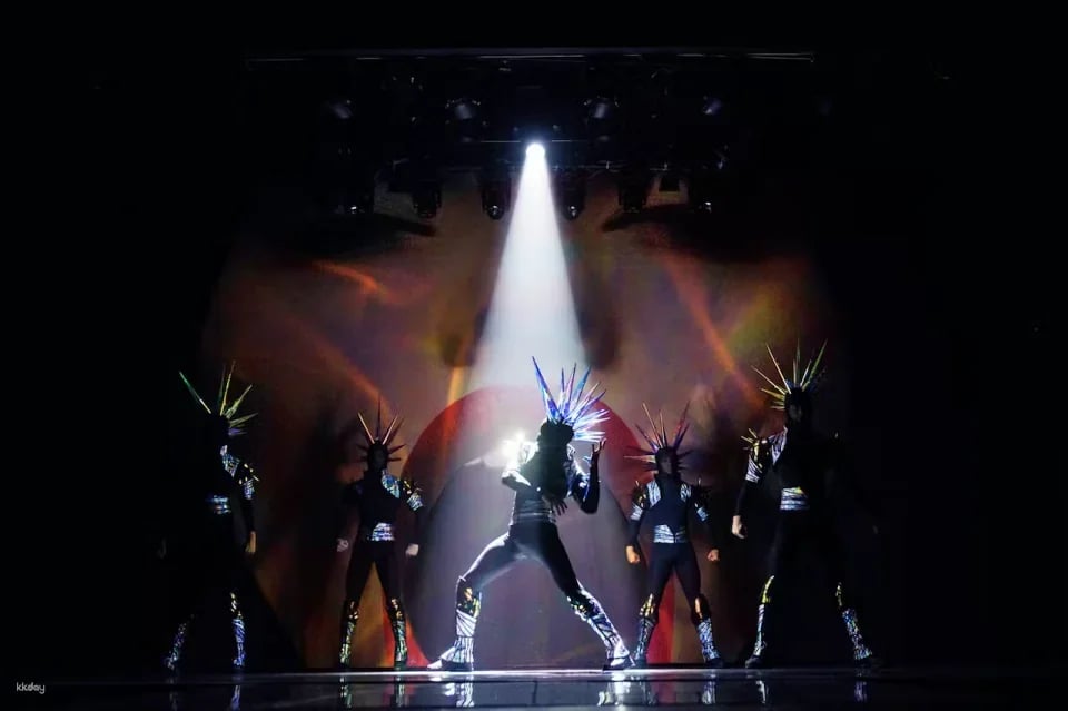 Paradis Latin Cabaret Night Show | France