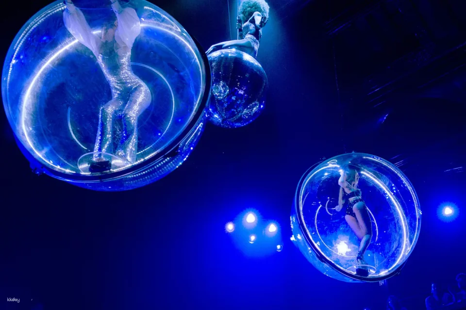 Paradis Latin Cabaret Night Show | France