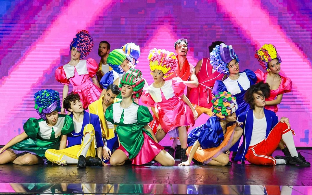 Paradis Latin Family-Friendly Show Image 1