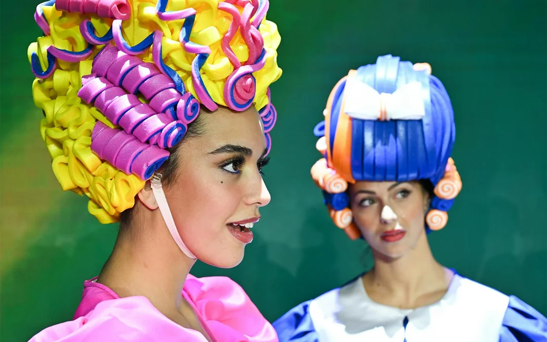 Paradis Latin Family-Friendly Show Image 2