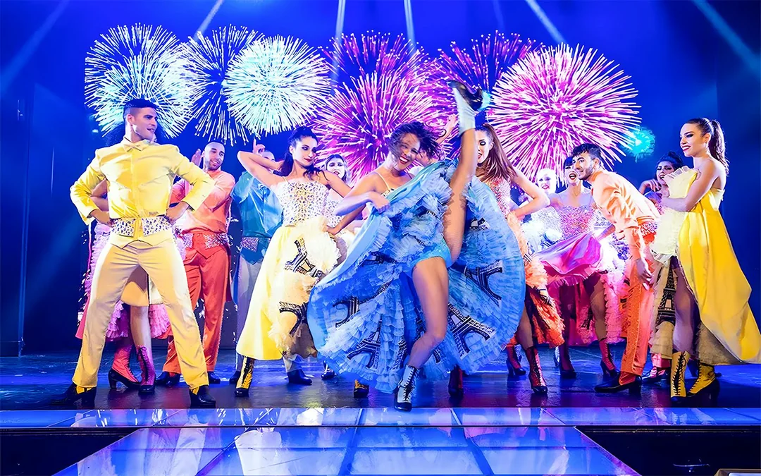 Paradis Latin Show with Dinner and Champagne Image 12