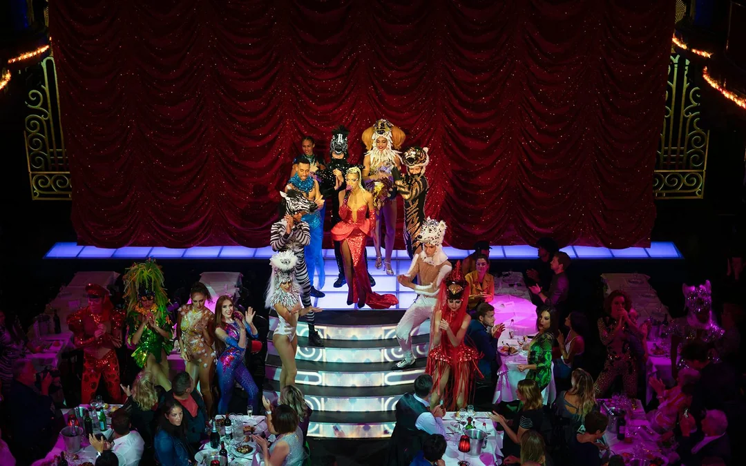 Paradis Latin Show with Dinner and Champagne Image 4