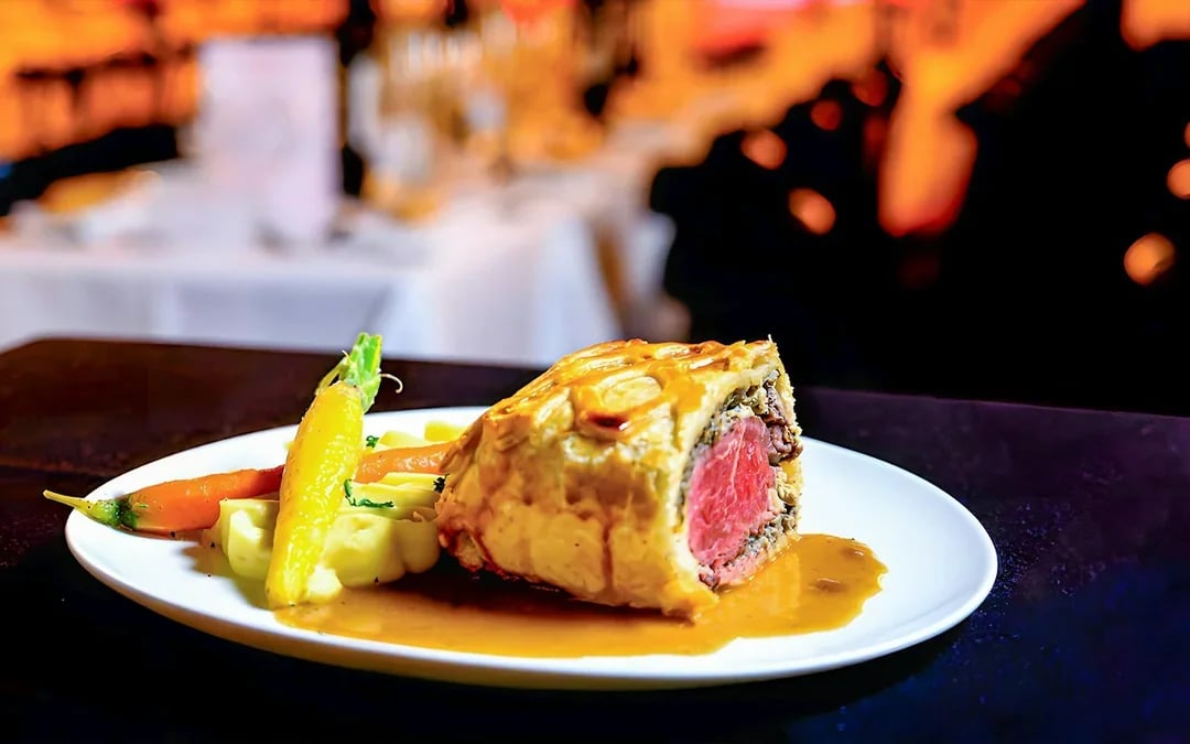 Paradis Latin Show with Dinner and Champagne Image 10