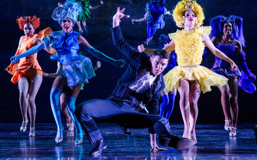 Paradis Latin Show with Optional Champagne Image 12
