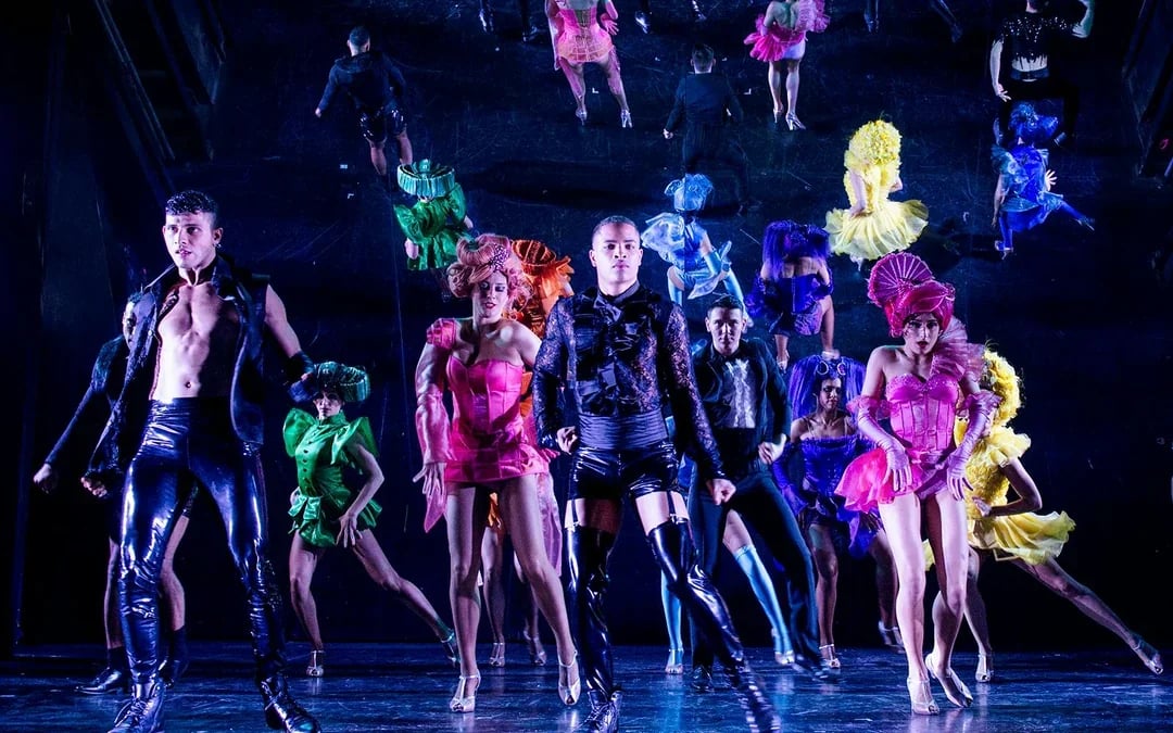 Paradis Latin Show with Optional Champagne Image 9