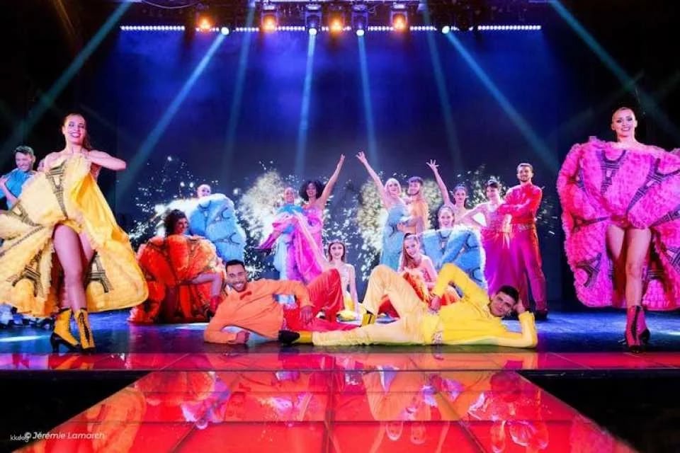 Paradis Latin show with optional dinner