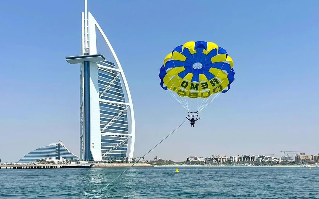 Parasailing in Dubai Image 1