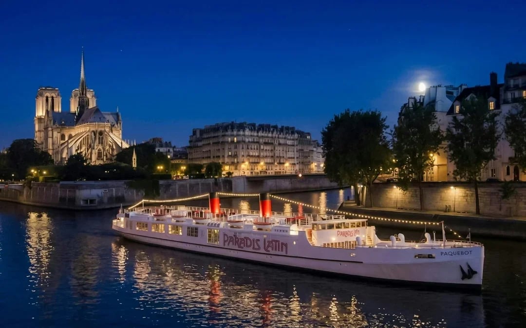 Paris Bastille Day Eve Dinner Cruise, Exclusive Show & Fireworks Image 5