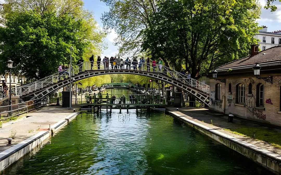 Paris: Canal Saint Martin to Seine River Sightseeing Cruise  Image 8
