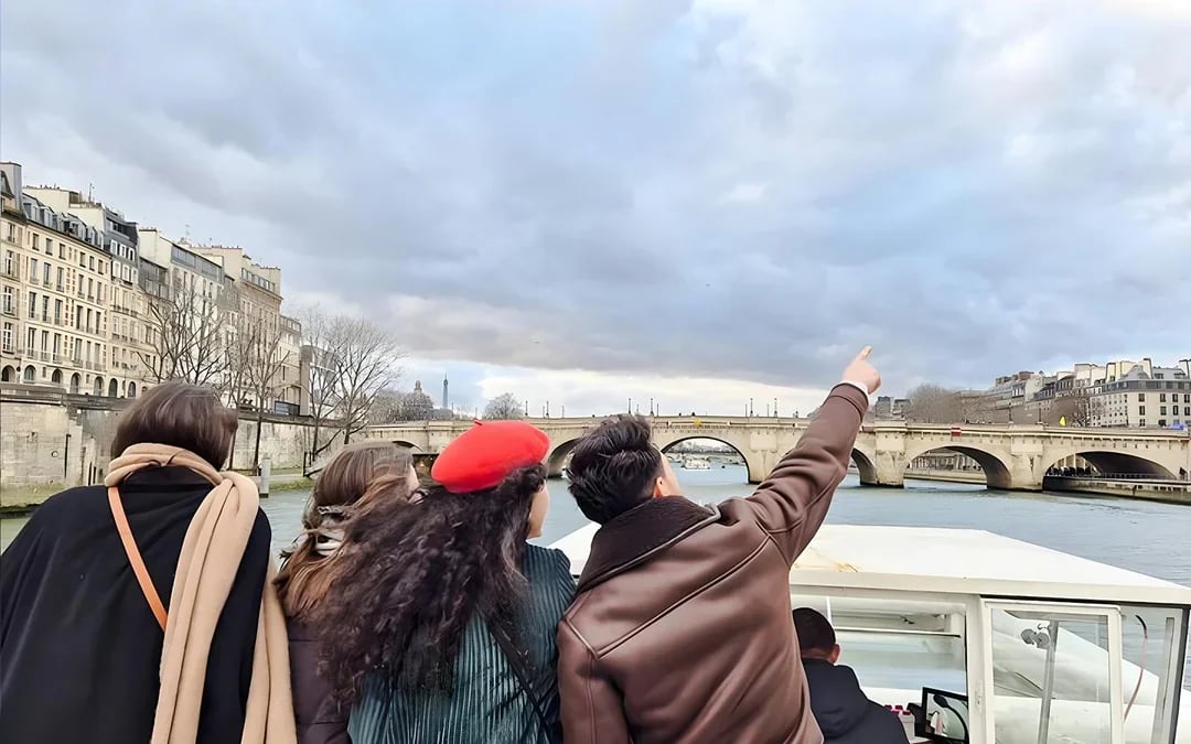 Paris: Canal Saint Martin to Seine River Sightseeing Cruise  Image 9