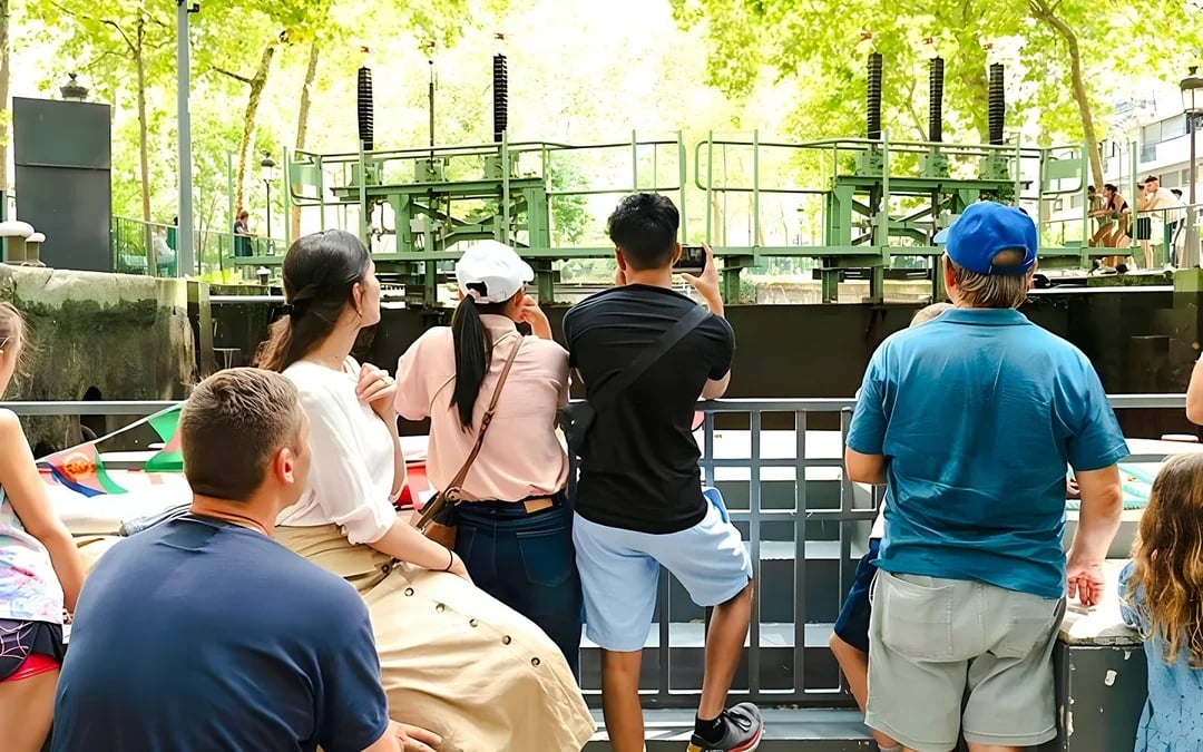 Paris: Canal Saint Martin to Seine River Sightseeing Cruise  Image 10