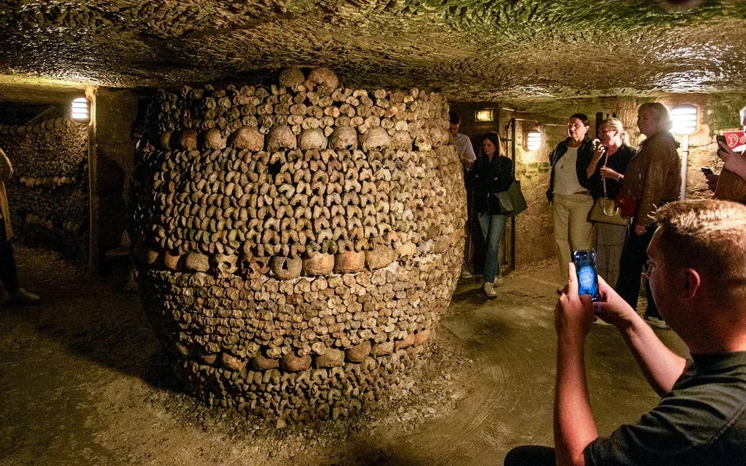 Paris Catacombs English Guided Tour Image 6