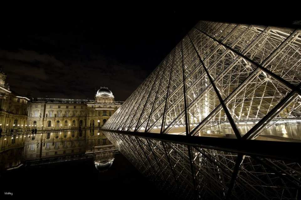 Paris City Tour, Eiffel Tower Lunch with Reserved Access & Seine Cruise | France
