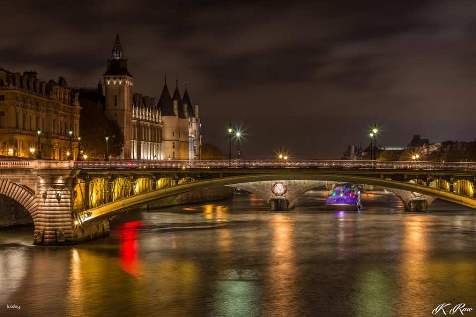 Paris City Tour, Eiffel Tower Lunch with Reserved Access & Seine Cruise | France