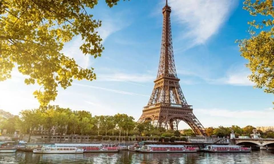 Paris city tour, Seine cruise and Eiffel Tower reserved access