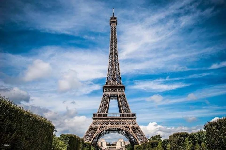 Paris city tour, Seine cruise and Eiffel Tower reserved access