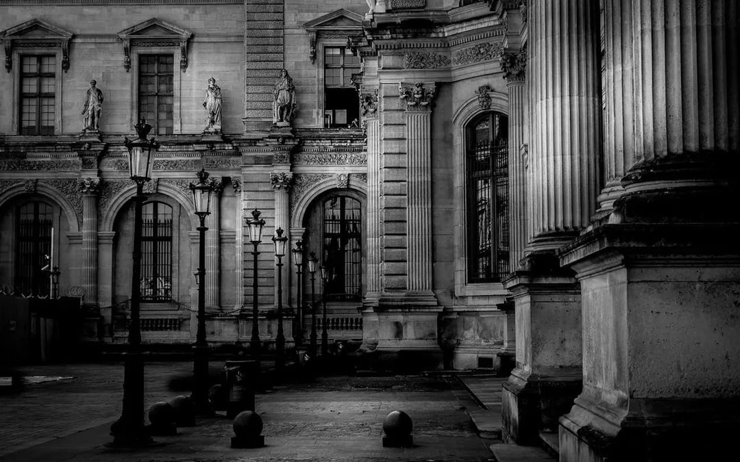 Paris Crimes and Mysteries Guided Walking Tour Image 1