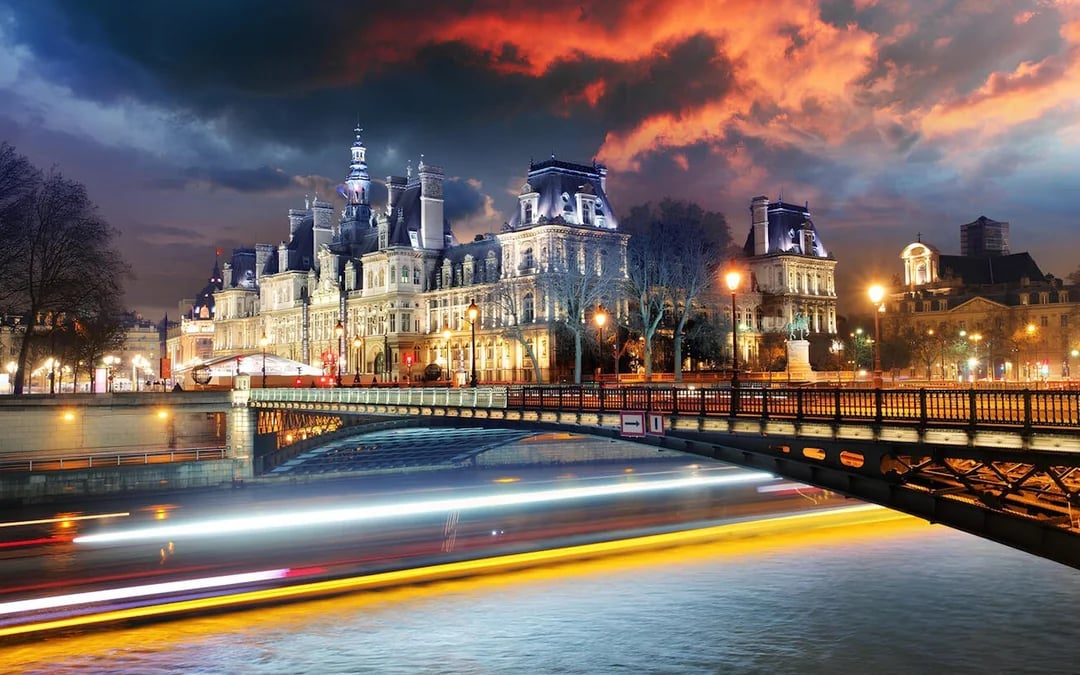 Paris Crimes and Mysteries Guided Walking Tour Image 3