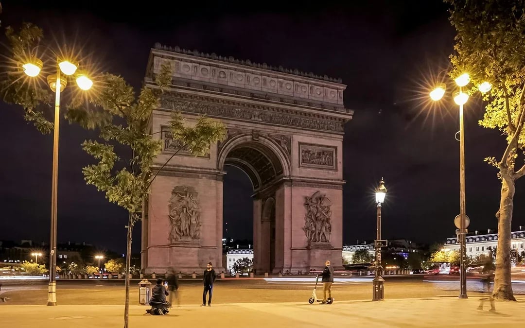 Paris Evening Sightseeing Tour with Eiffel Tower Summit Tickets Image 6