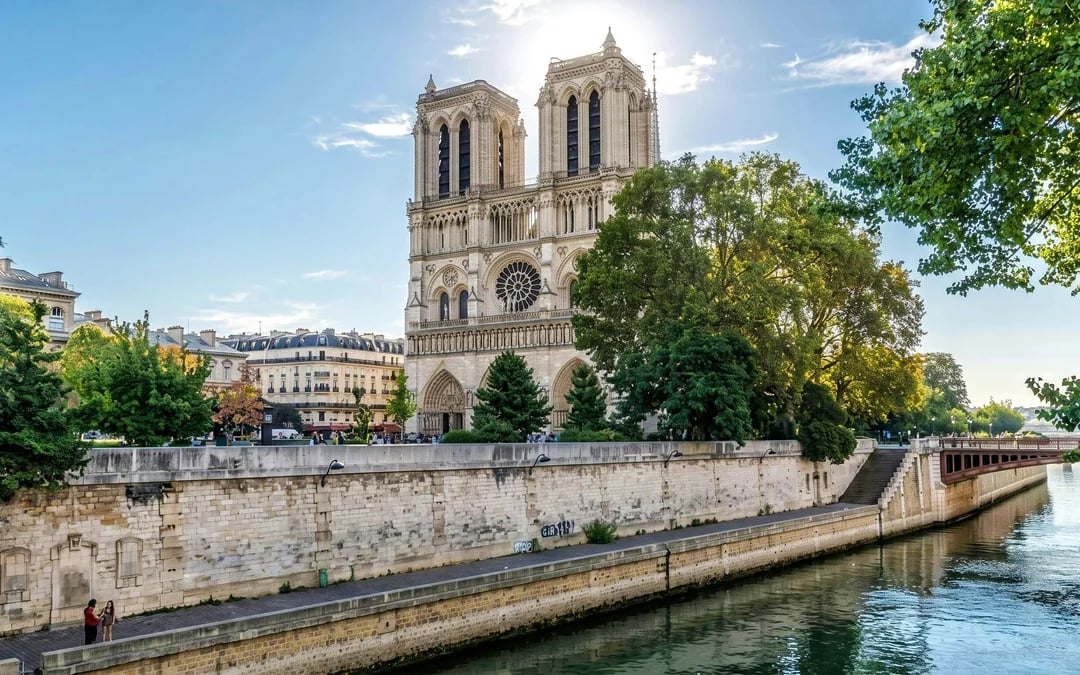 Paris Île de la Cité & Notre-Dame Exterior Walking Tour Image 2