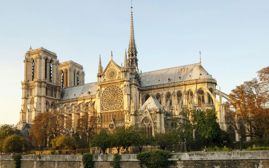 Paris in a Day: Louvre, Notre-Dame, Sainte-Chapelle & Conciergerie Image 3