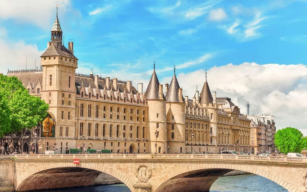 Paris in a Day: Louvre, Notre-Dame, Sainte-Chapelle & Conciergerie Image 4
