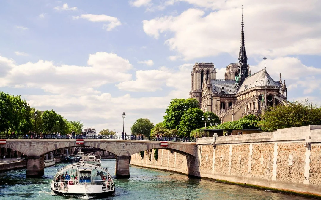 Paris in a Day with Louvre or Orsay, Eiffel Tower, City Walk & Cruise Image 4