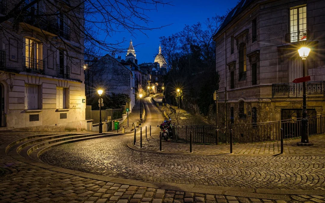 Paris: Montmartre Cheese, Charcuterie & Wine Tasting with Audio Guide Image 4