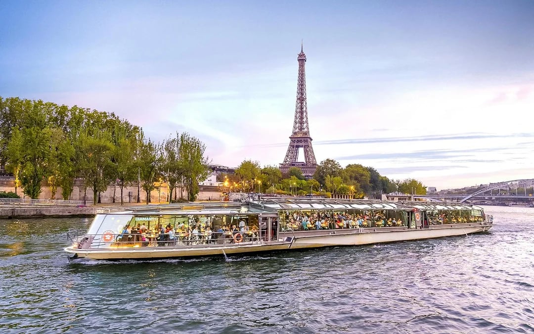 Paris New Year's Eve: Celebrate 2025 Aboard the Exclusive Bateaux Parisiens Image 5