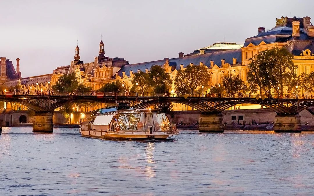 Paris New Year's Eve: Celebrate 2025 Aboard the Exclusive Bateaux Parisiens Image 6